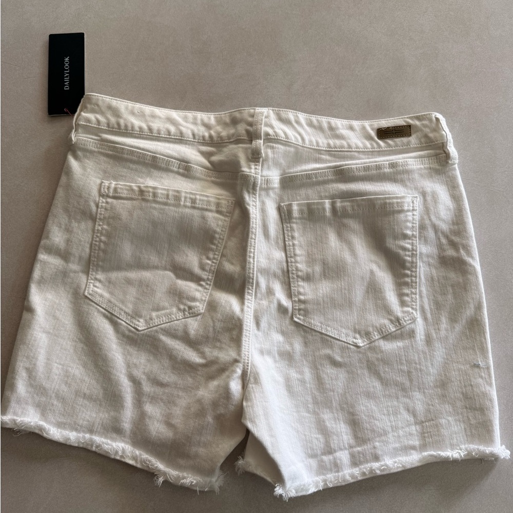 NWT Liverpool White Jean Shorts - Picture 5 of 9